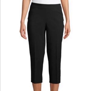 NWT Black Capri Dress Pants! Size Small!